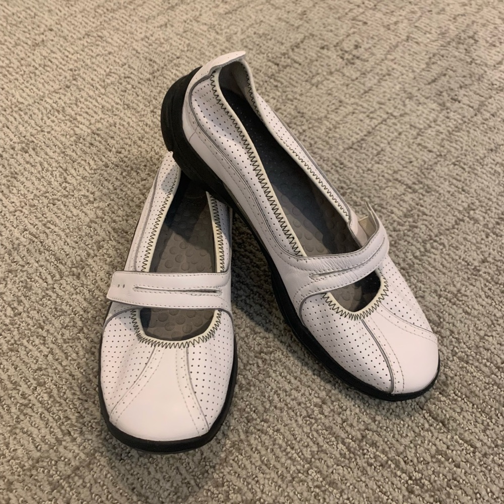 Brand new without tags Privo by Clarks comfort shoes